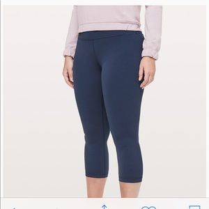 Lululemon Align Crop 21” in Navy Size 4